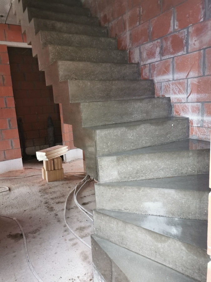 Gepolierde trap in beton Blokmotief trappen